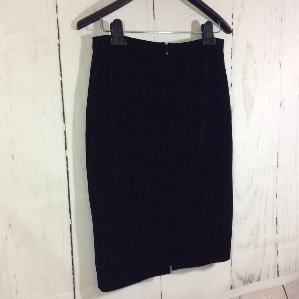 White House Black Market WHBM Women's Black Velvet Pencil Skirt‎ Size 4